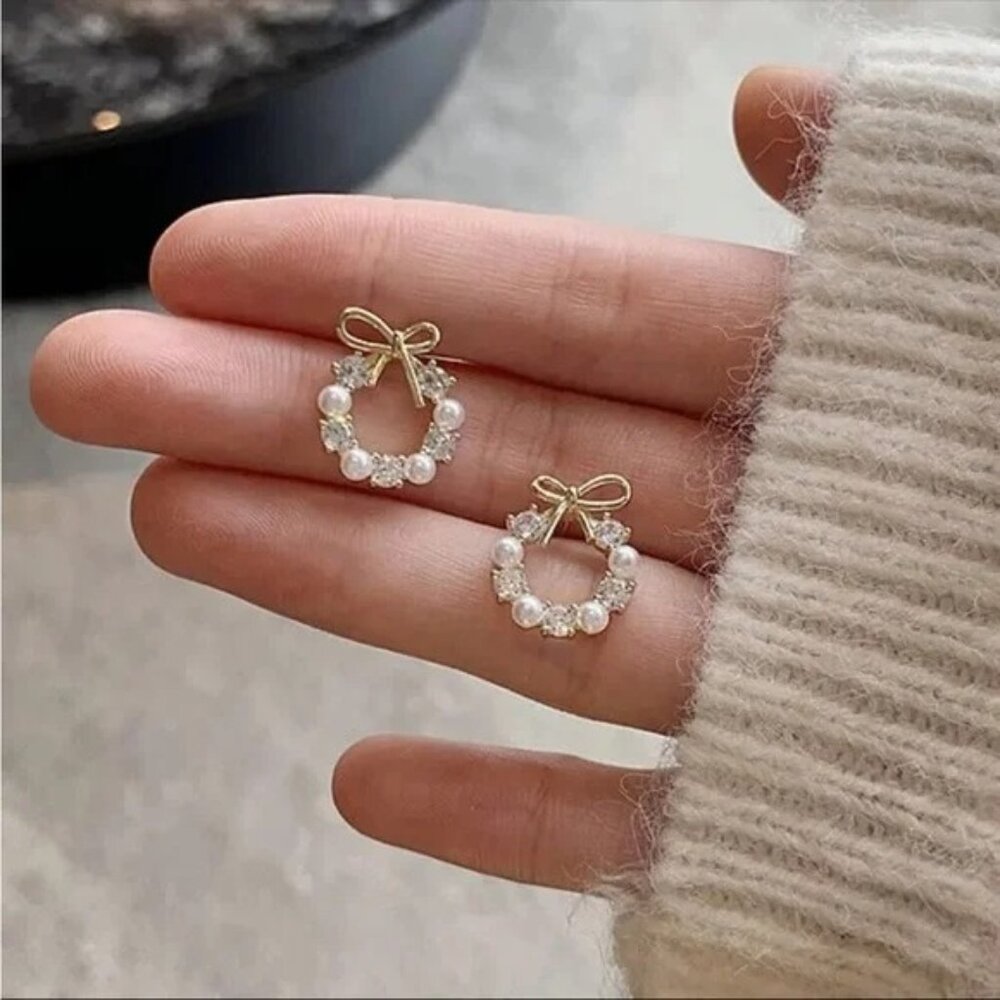 Pearly Diamond Wreath Floral Mini Delicate 925 Sterling Silver Gold Stud Earring - Picture 3 of 5